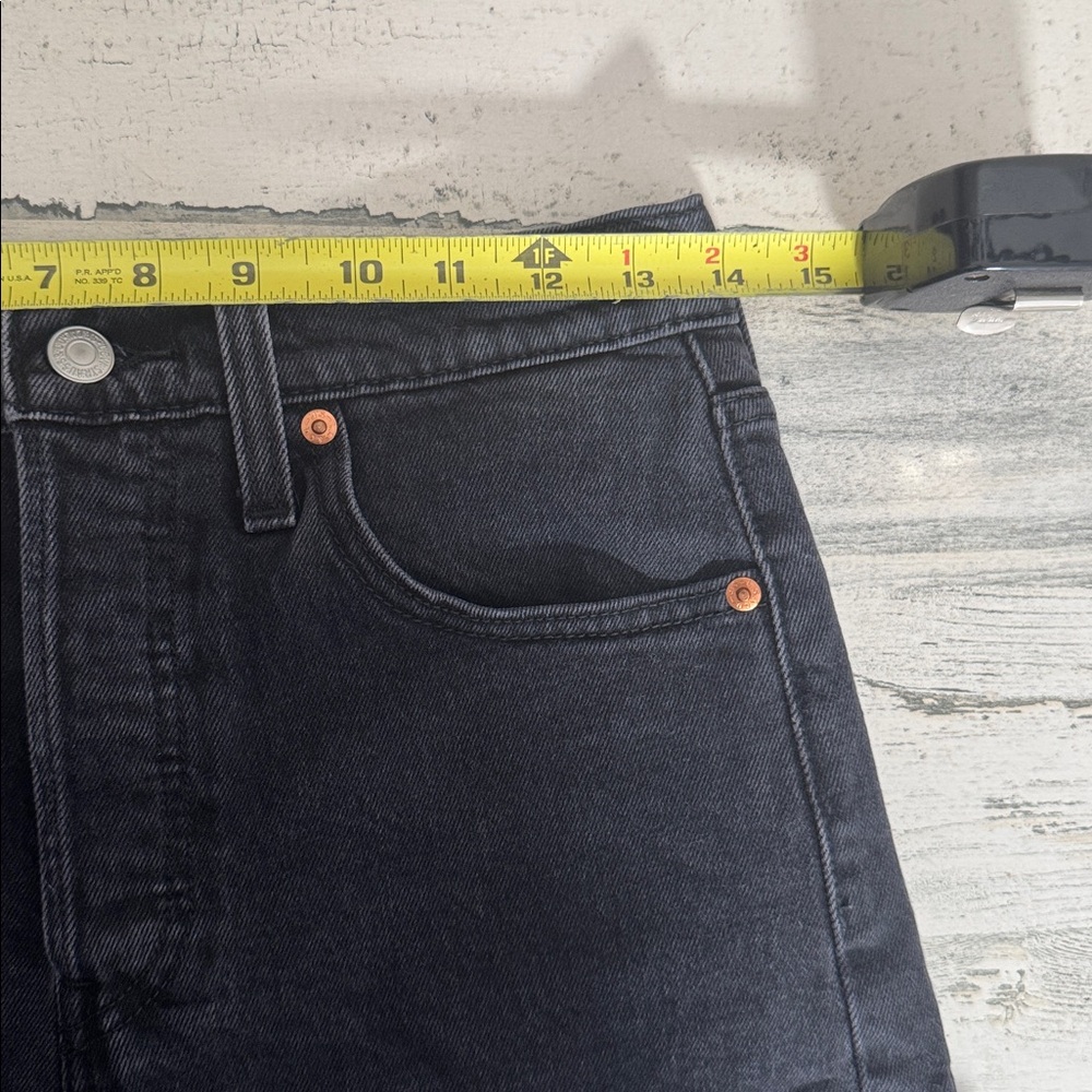 Levi’s black ribcage shorts - Size 28 - Picture 8 of 10